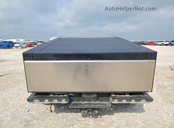 7G2CEHED3RA010782 2024 TESLA CYBERTRUCK Gray Widok z tyłu