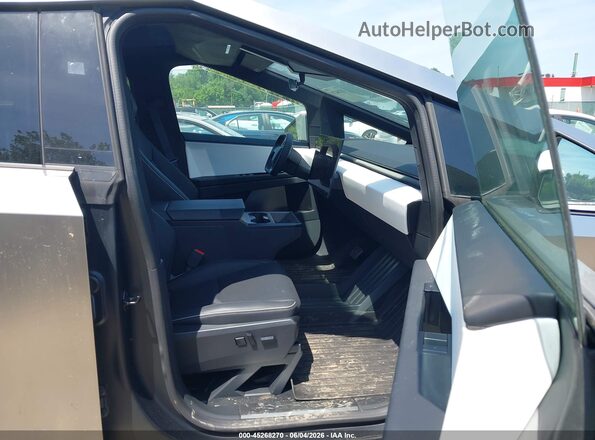 7G2CEHED4RA034458 2024 TESLA CYBERTRUCK Silver Սալոնի դիմացի տեսք
