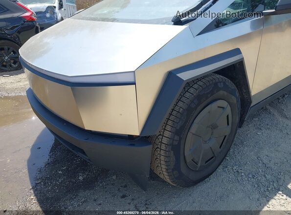 7G2CEHED4RA034458 2024 TESLA CYBERTRUCK Silver Դիմացի տեսք