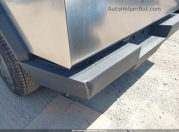 7G2CEHED4RA034458 2024 TESLA CYBERTRUCK Silver Սարքավորումների վահանակի տեսք