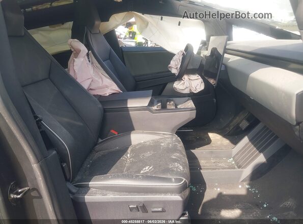 7G2CEHED4SA076067 2025 TESLA CYBERTRUCK Черный Вид салона спереди