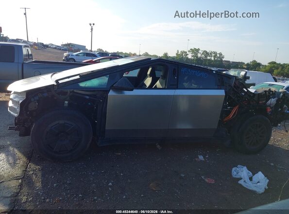 7G2CEHED5RA040740 2024 TESLA CYBERTRUCK Silver Rear interior view