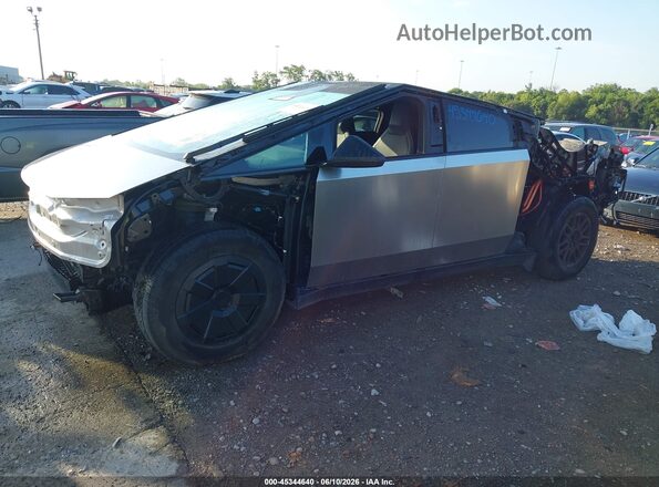 7G2CEHED5RA040740 2024 TESLA CYBERTRUCK Silver Front view