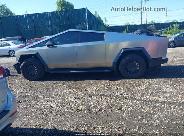 7G2CEHED5SA071427 2025 TESLA CYBERTRUCK Gray Widok wnętrza 360 stopni