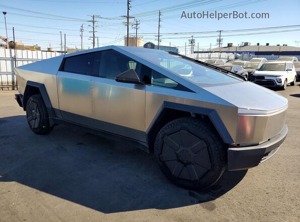 7G2CEHED6RA024210 2024 TESLA CYBERTRUCK Gray Delantero derecho