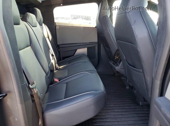 7G2CEHED6RA024210 2024 TESLA CYBERTRUCK Gray Vista de los asientos traseros