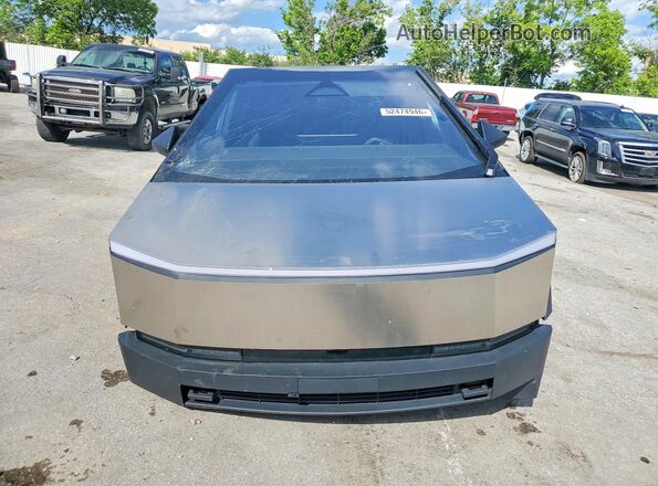 7G2CEHED6SA063076 2025 TESLA CYBERTRUCK Silver წინა ხედი
