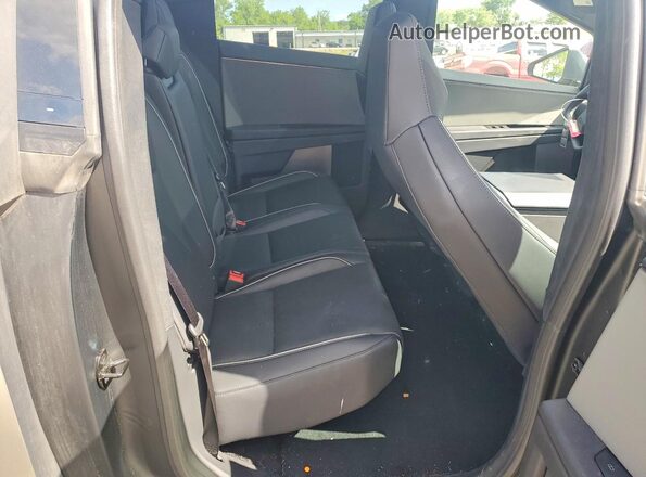 7G2CEHED6SA063076 2025 TESLA CYBERTRUCK Silver უკანა სავარძლების ხედი
