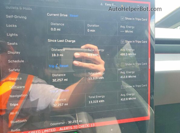 7G2CEHED6SA063076 2025 TESLA CYBERTRUCK Silver ხელსაწყოთა პანელის ხედი