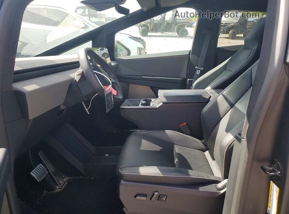 7G2CEHED6SA063076 2025 TESLA CYBERTRUCK Silver წინა სალონის ხედი