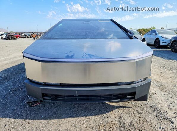 7G2CEHED7RA007061 2024 TESLA CYBERTRUCK Серебряный Вид спереди