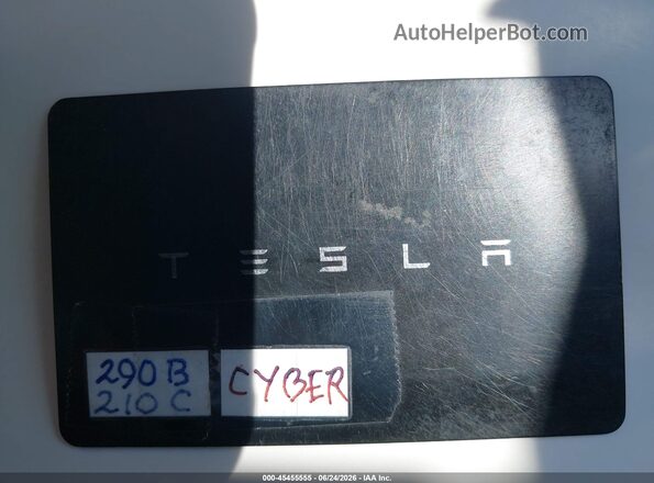 7G2CEHED7RA032512 2024 TESLA CYBERTRUCK Silver Dashboard view