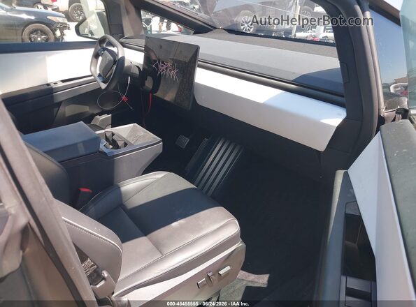 7G2CEHED7RA032512 2024 TESLA CYBERTRUCK Silver Front interior view