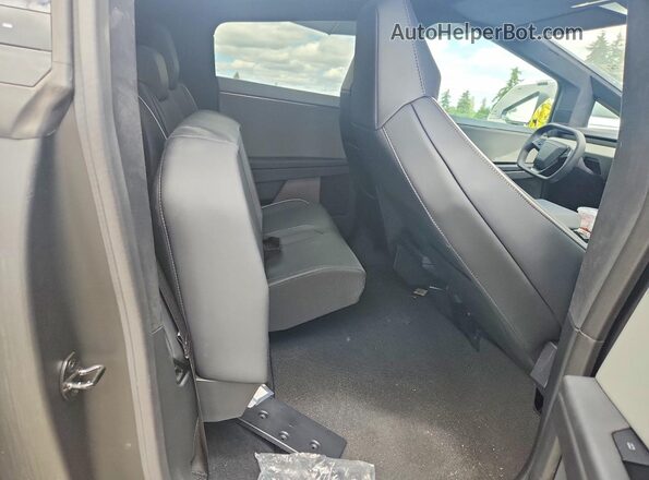 7G2CEHED7SA080047 2025 TESLA CYBERTRUCK Silver უკანა სალონის ხედი