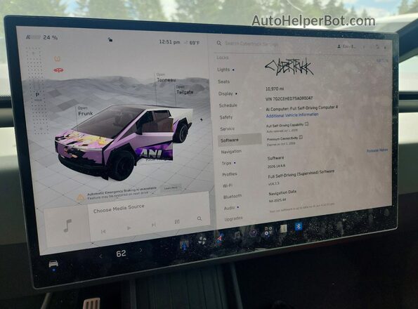 7G2CEHED7SA080047 2025 TESLA CYBERTRUCK Silver ხელსაწყოთა პანელის ხედი