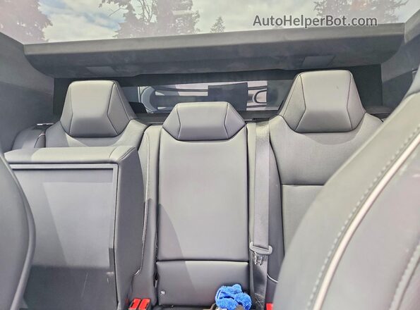 7G2CEHED7SA080047 2025 TESLA CYBERTRUCK Silver უკანა სავარძლების ხედი