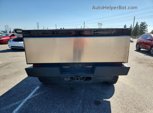 7G2CEHED9SA067915 2025 TESLA CYBERTRUCK Silver Rear view