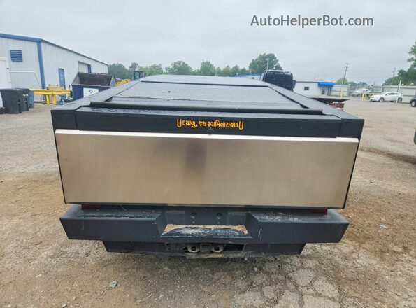7G2CEHED9SA078638 2025 TESLA CYBERTRUCK Silver Հետևի տեսք