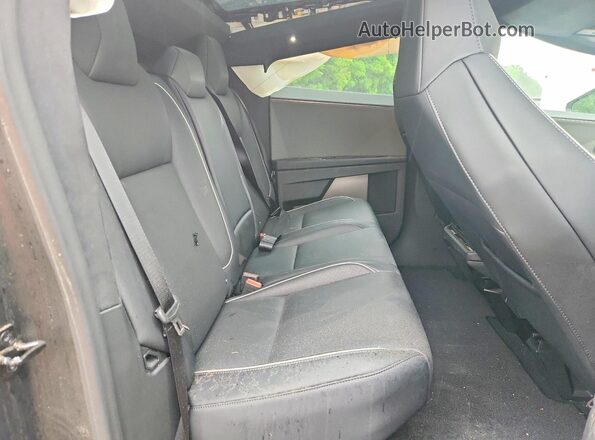 7G2CEHED9SA078638 2025 TESLA CYBERTRUCK Silver Սալոնի հետևի տեսք