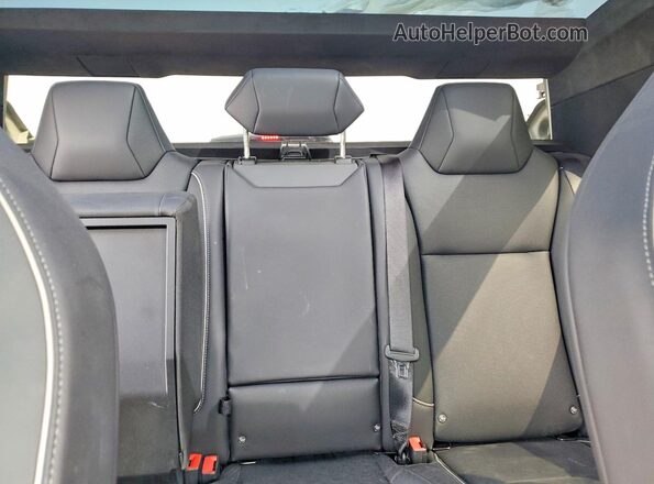 7G2CEHEDXRA020211 2024 TESLA CYBERTRUCK Green Widok tylnych siedzeń