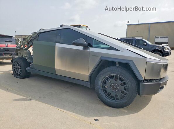 7G2CEHEDXRA020211 2024 TESLA CYBERTRUCK Green Przód prawy