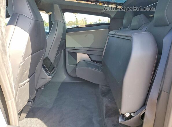 7G2CEHEE3RA035674 2024 TESLA CYBERTRUCK Black Widok tylnych siedzeń
