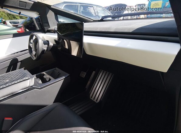 7G2CEHEE5RA042335 2024 TESLA CYBERTRUCK Black Widok wnętrza z przodu