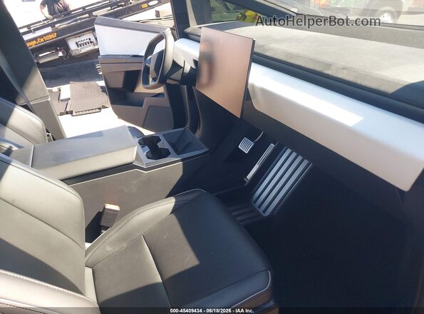 7G2CEHEE6RA020683 2024 TESLA CYBERTRUCK Gray წინა სალონის ხედი