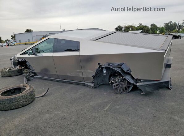 7G2CEHEE9SA062089 2025 TESLA CYBERTRUCK Silver Trasero izquierdo