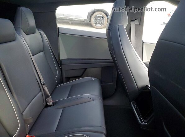7G2CEHEE9SA062089 2025 TESLA CYBERTRUCK Silver Vista de los asientos traseros