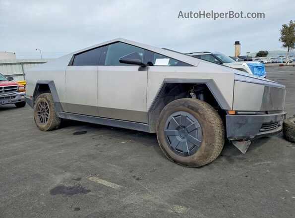 7G2CEHEE9SA062089 2025 TESLA CYBERTRUCK Silver Delantero derecho