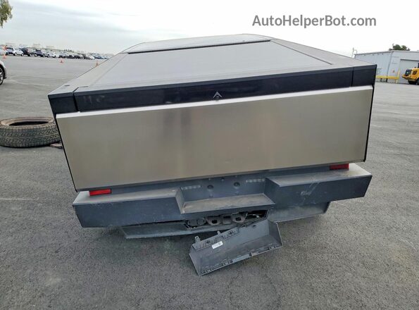 7G2CEHEE9SA062089 2025 TESLA CYBERTRUCK Silver Vista trasera