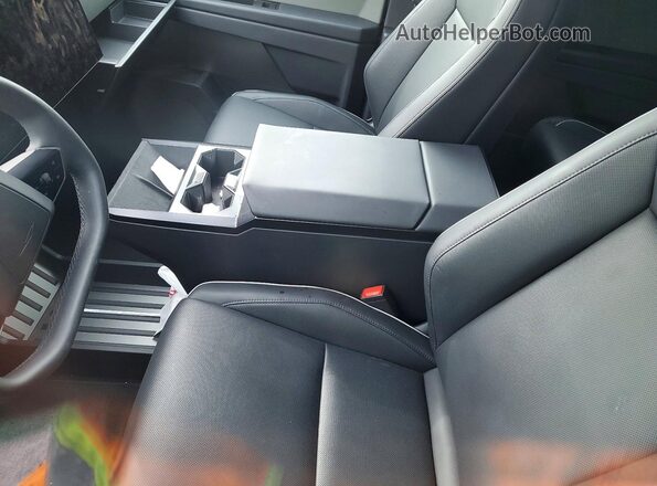 7G2CEHEE9SA062089 2025 TESLA CYBERTRUCK Silver Vista interior delantera