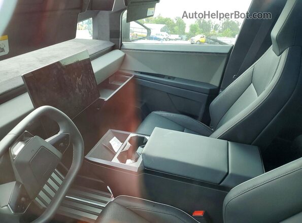 7G2CEHEE9SA062089 2025 TESLA CYBERTRUCK Silver Vista del cuadro de instrumentos