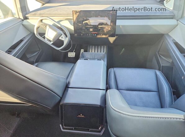 7G2CEHEE9SA062500 2025 TESLA CYBERTRUCK Silver Առջևի վահանակի տեսք