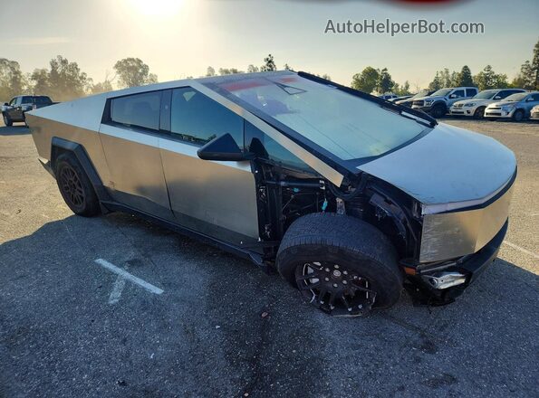 7G2CEHEE9SA062500 2025 TESLA CYBERTRUCK Silver Առջևի աջ