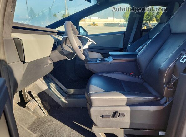 7G2CEHEE9SA062500 2025 TESLA CYBERTRUCK Silver Սալոնի դիմացի տեսք