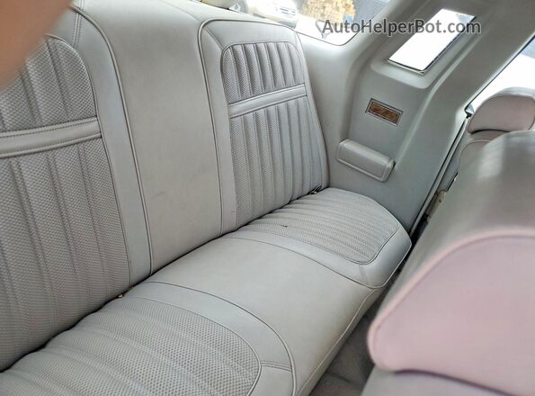 7G87F252558 1977 FORD THUNDERBIRD Beige Вид задніх сидінь