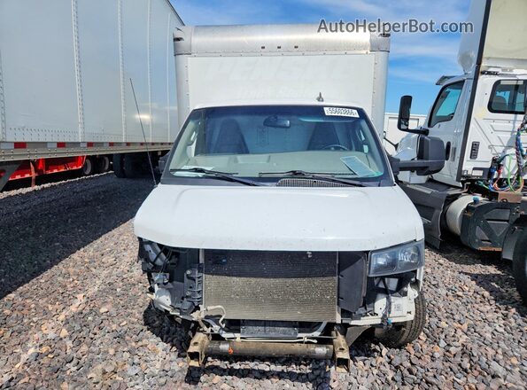 7GZ37TC71NN007927 2022 GMC SAVANA White Vista frontal