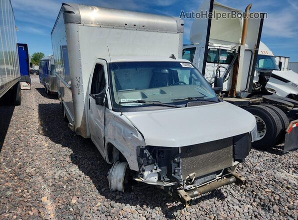 7GZ37TC71NN007927 2022 GMC SAVANA White Delantero derecho