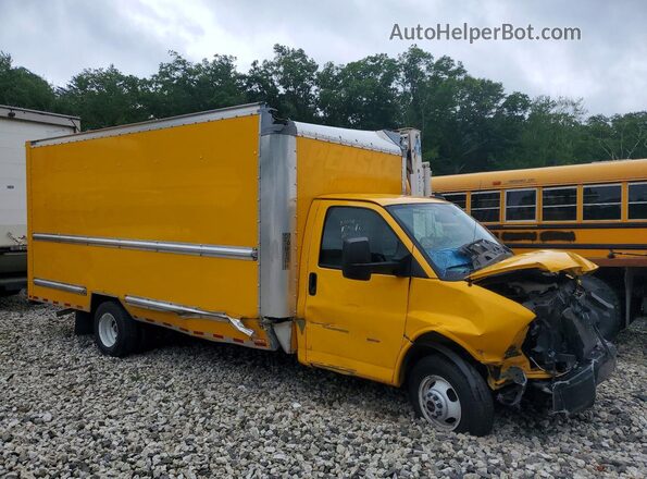 7GZ37TC74PN002028 2023 GMC SAVANA Yellow Przód prawy