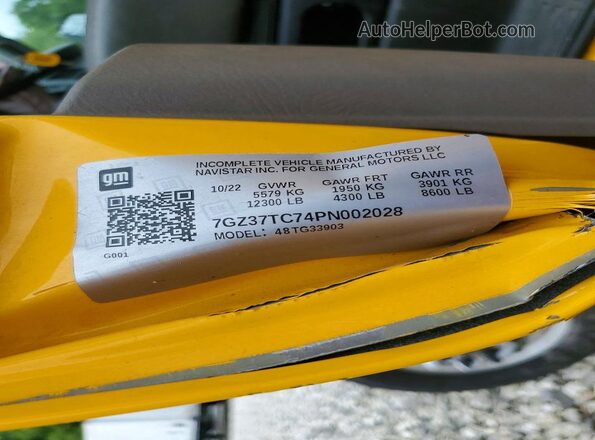 7GZ37TC74PN002028 2023 GMC SAVANA Yellow Widok naklejki z numerem VIN