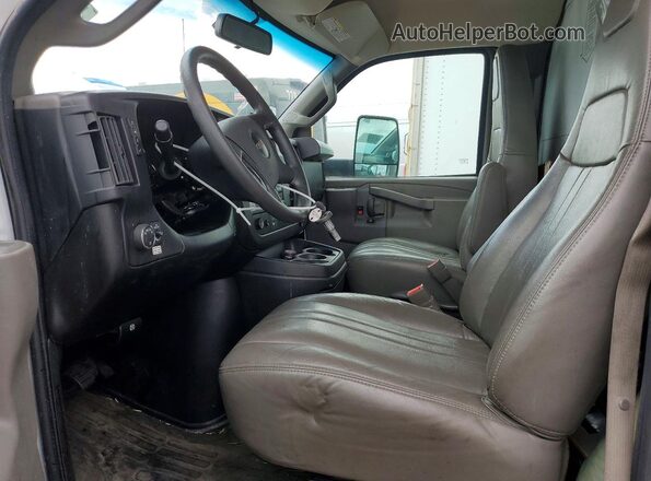7GZ37TC76NN010404 2022 GMC SAVANA White 