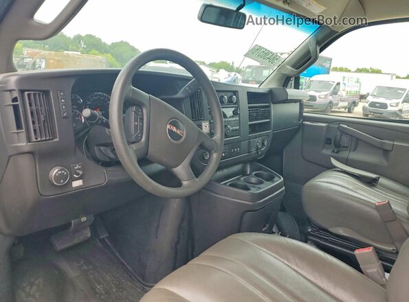 7GZ37TC76PN005304 2023 GMC SAVANA White Vista del salpicadero