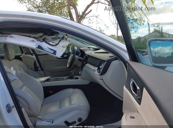7JR102FK1LG041484 2020 VOLVO S60 White Widok wnętrza z przodu