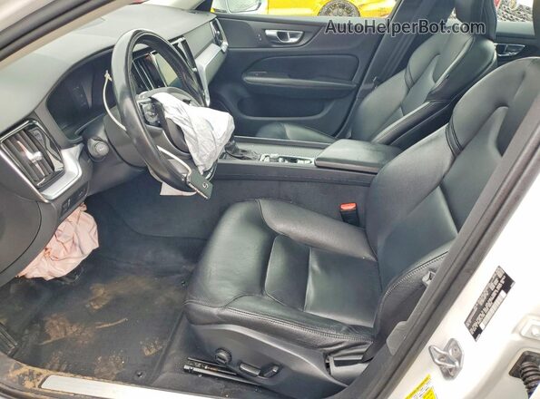 7JRA22TKXKG015057 2019 VOLVO S60 White Widok wnętrza z przodu