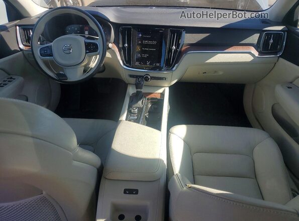 7JRA22TKXMG080302 2021 VOLVO S60 Синий Вид панели приборов