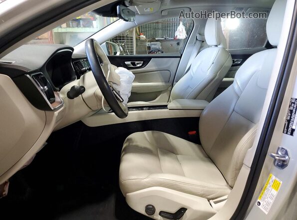 7JRA22TKXMG093017 2021 VOLVO S60 Silver Սալոնի դիմացի տեսք