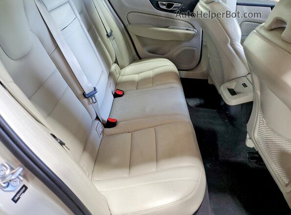 7JRA22TKXMG093017 2021 VOLVO S60 Silver Հետևի նստատեղերի տեսք