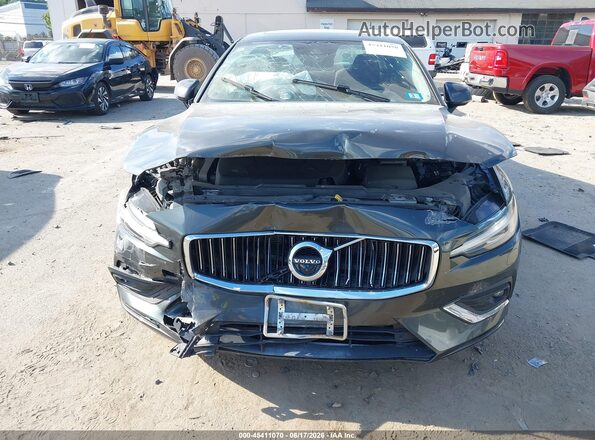 7JRA22TL2LG036818 2020 VOLVO S60 Green Widok z przodu